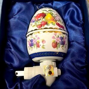 NWT Sorelle Fine Porcelain Boxed Nightlight Fruit Art